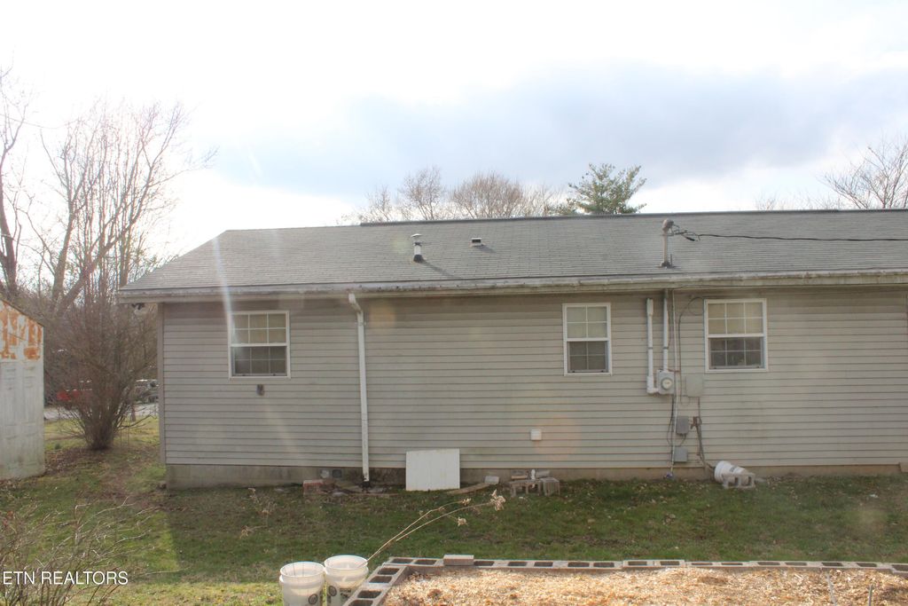 Photo of 905 Mitchell Lane, Jamestown, TN 38556 (MLS # 1331423)