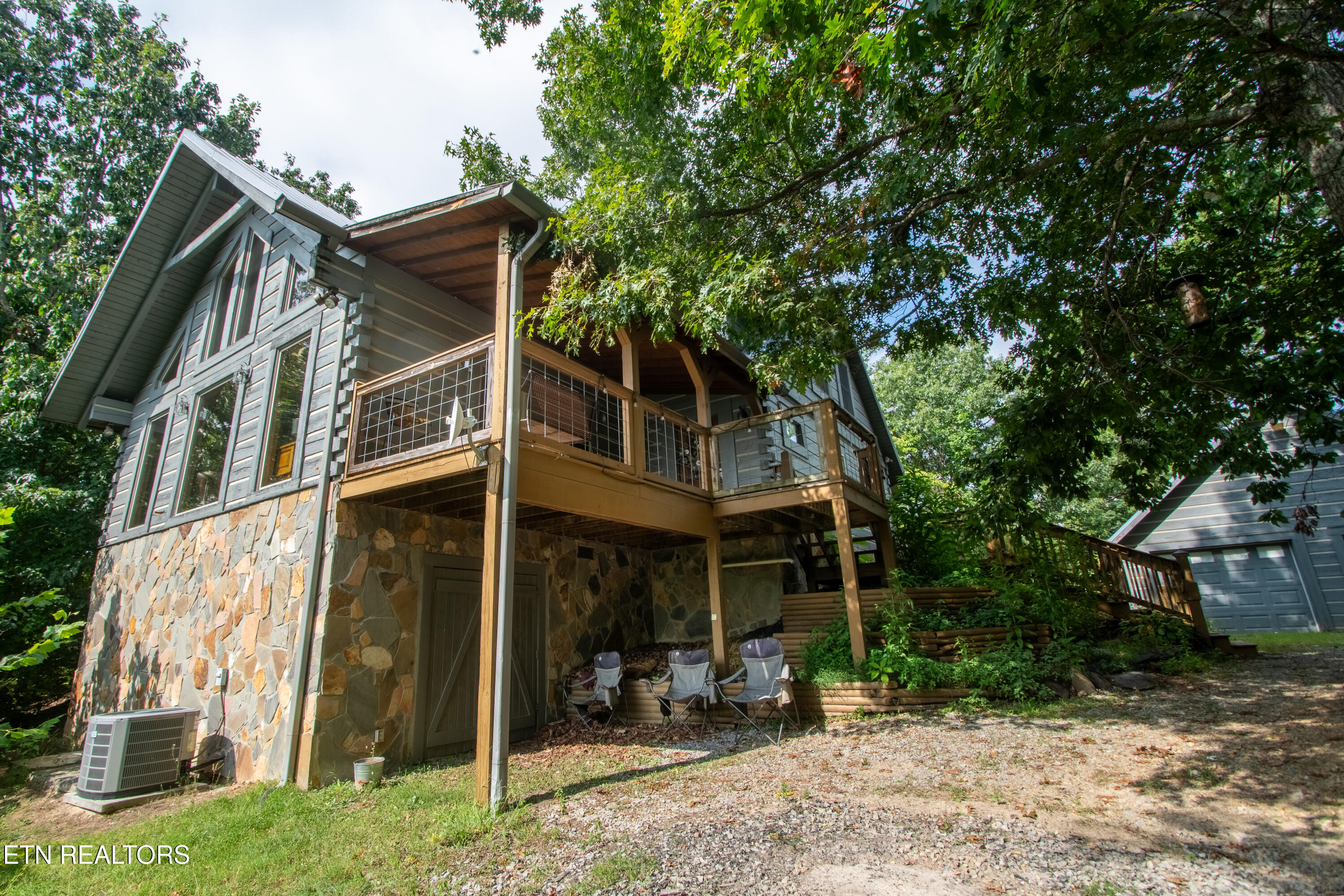 2729 Blue Springs Way