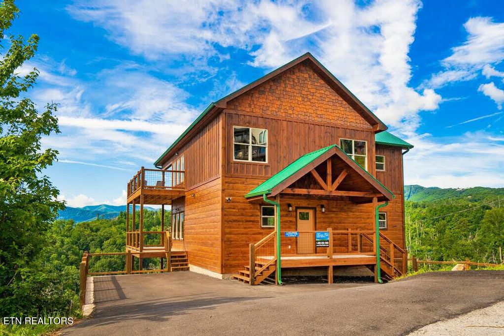 Photo of 859 Sourwood Drive, Gatlinburg, TN 37738 (MLS # 1295580)