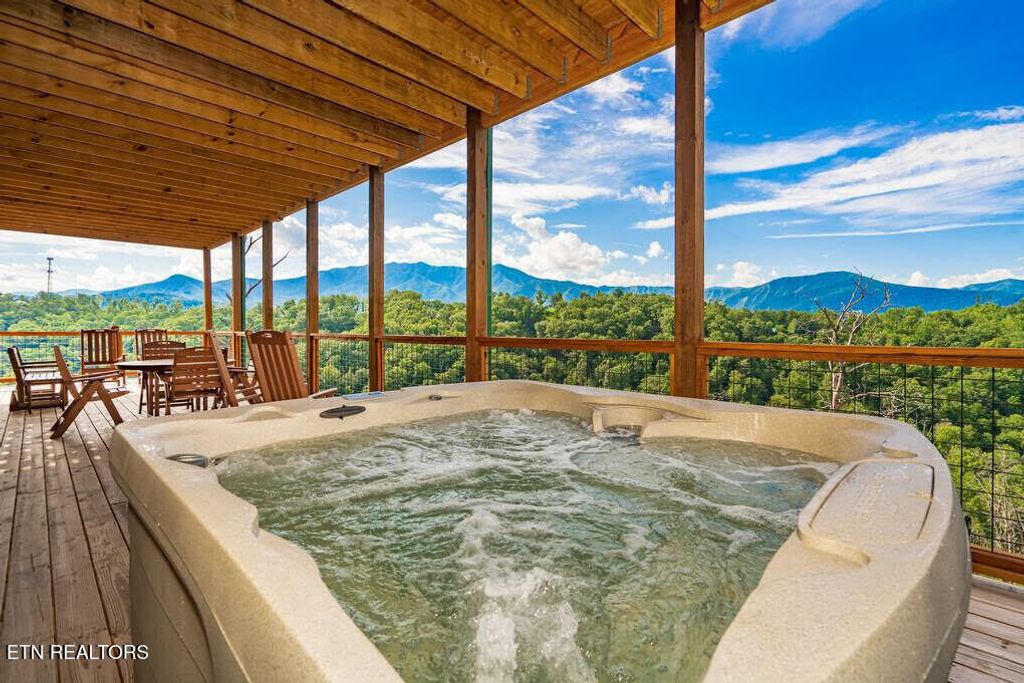 Photo of 859 Sourwood Drive, Gatlinburg, TN 37738 (MLS # 1295580)