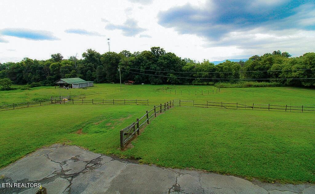 1901 Pine Ridge Rd
