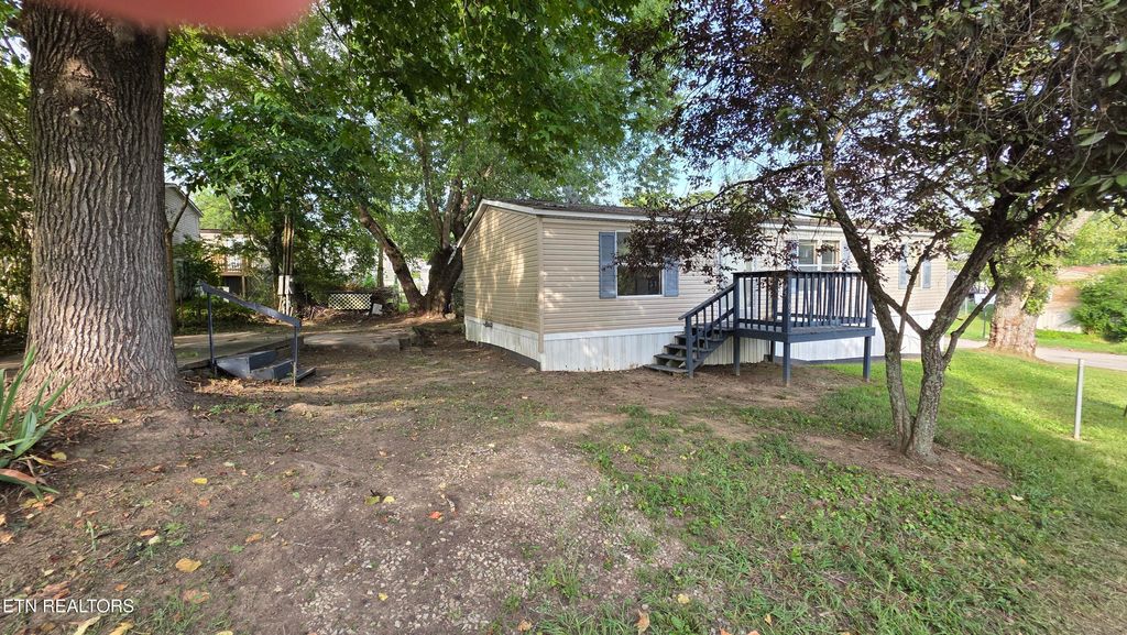 Photo of 205 Royal St, Clinton, TN 37716 (MLS # 1310074)