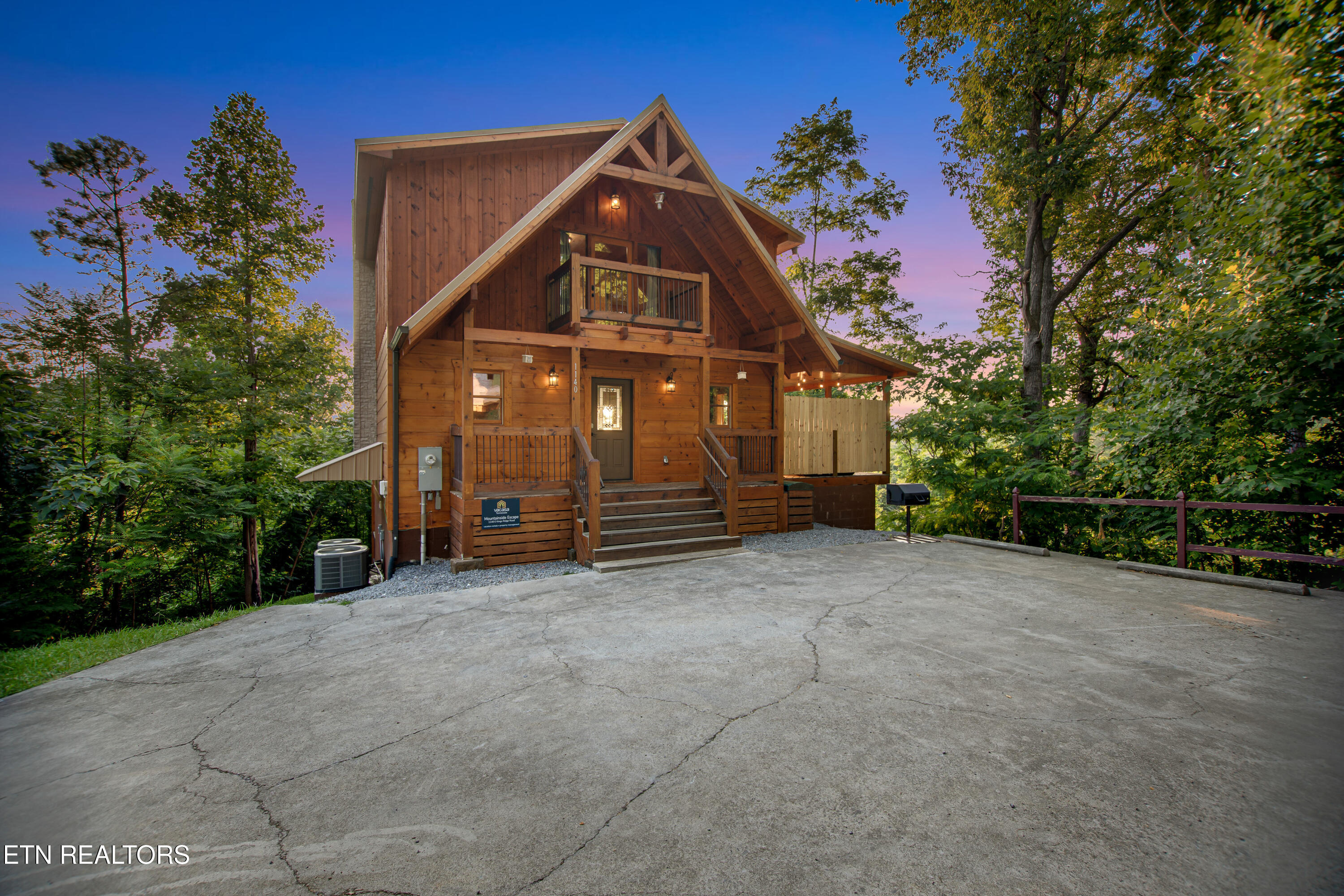 1140 E Kings Ridge Rd