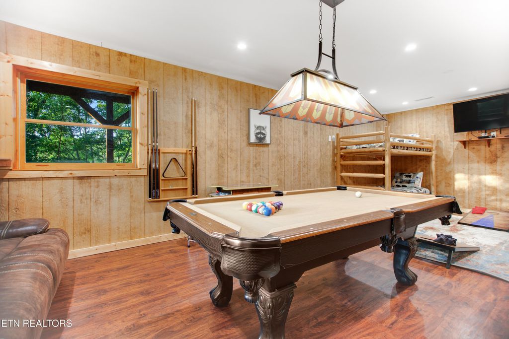Photo of 1140 E Kings Ridge Rd, Gatlinburg, TN 37738 (MLS # 1315568)