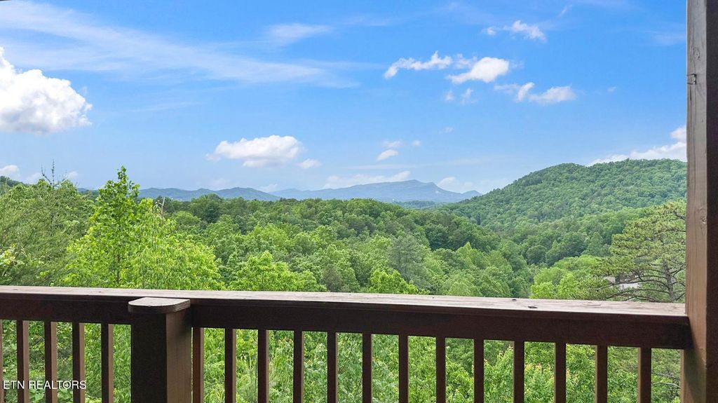 Photo of 1644 Pinewood Way, Sevierville, TN 37862 (MLS # 1322710)