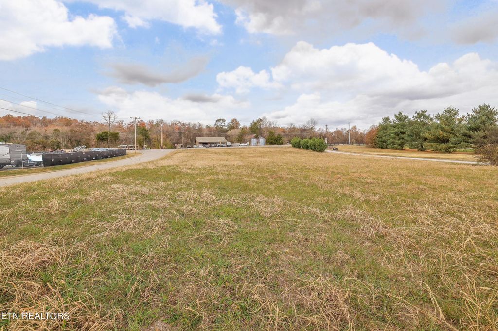 Photo of 3022 Cecil Hatcher Drive, Louisville, TN 37777 (MLS # 1246363)