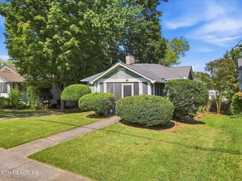 Tiny photo for 215 W Goddard Ave, Maryville, TN 37803 (MLS # 1356233)