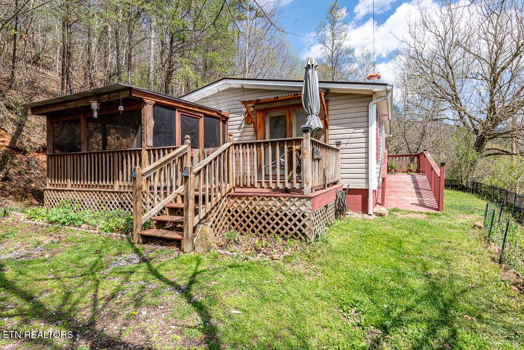 Photo of 421 E MIllers Cove Rd, Walland, TN 37886 (MLS # 1295857)