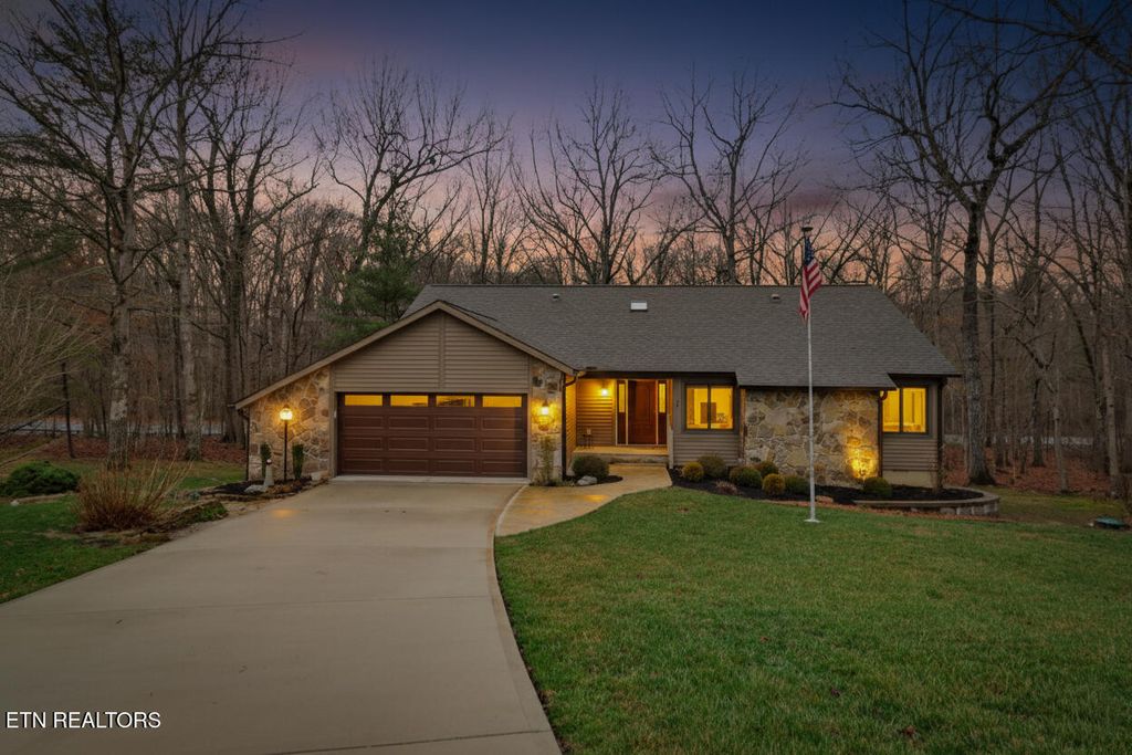 Photo of 46 Heather Glen Circle, Crossville, TN 38558 (MLS # 1330270)