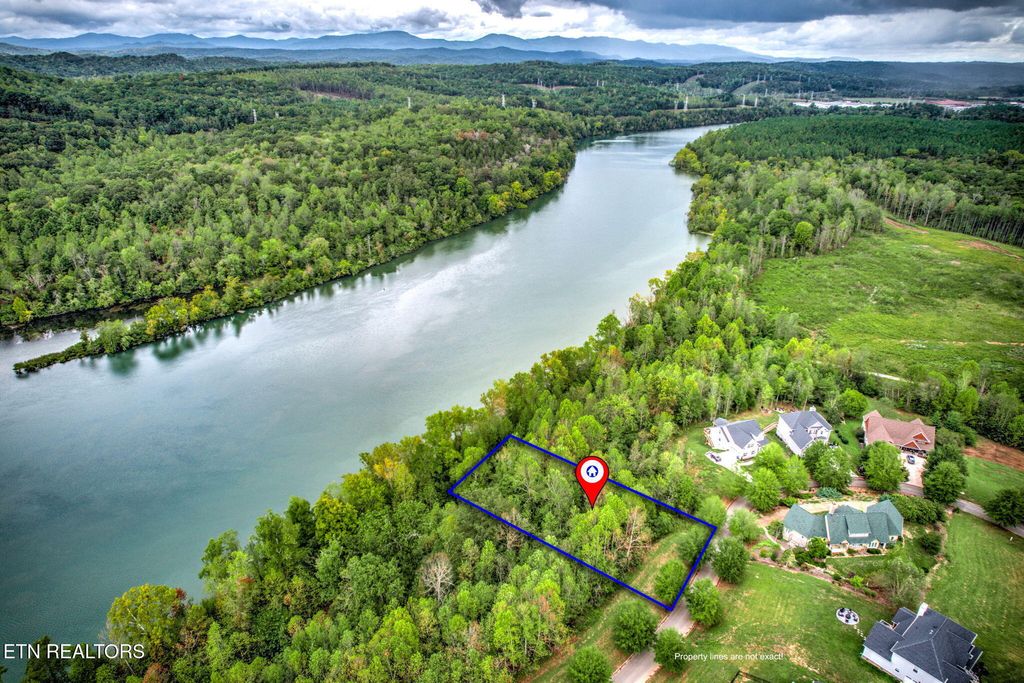 Photo of 154 Pineberry East Rd #165, Oak Ridge, TN 37830 (MLS # 1304610)