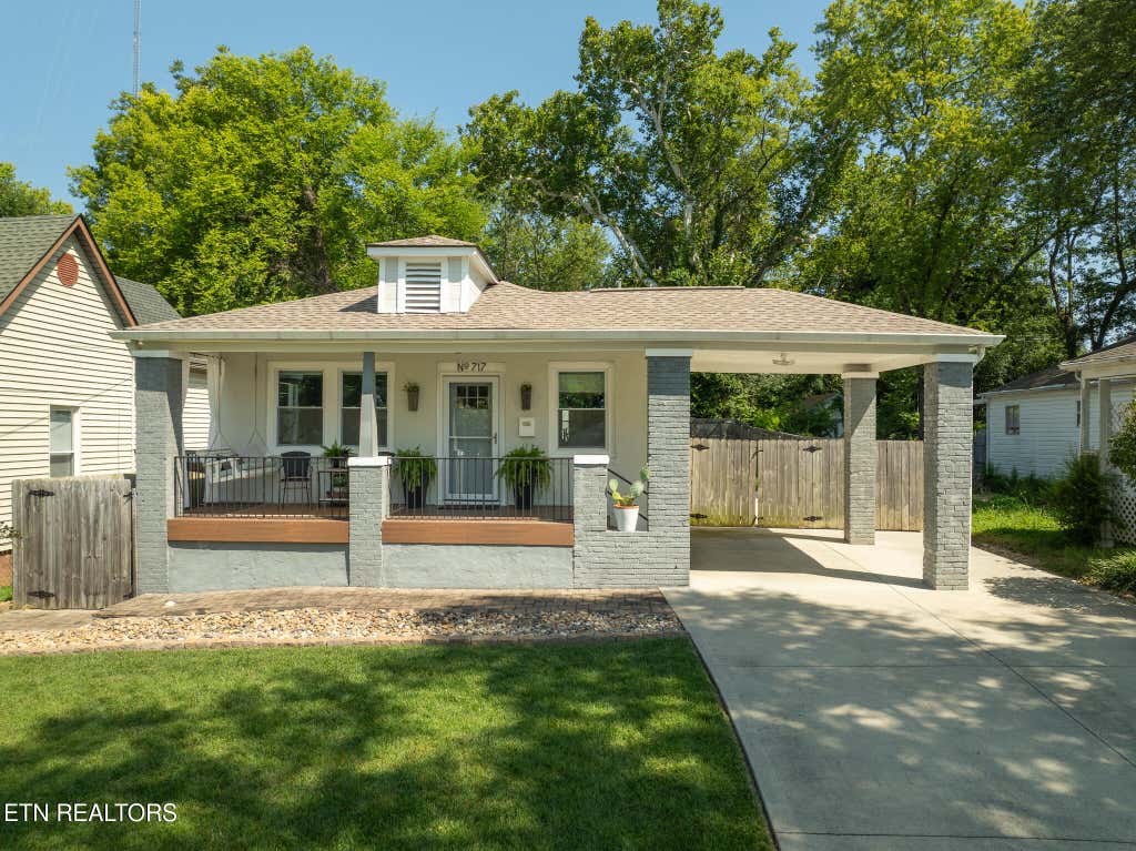 Photo of 717 Hiawassee Ave, Knoxville, TN 37917 (MLS # 1350614)