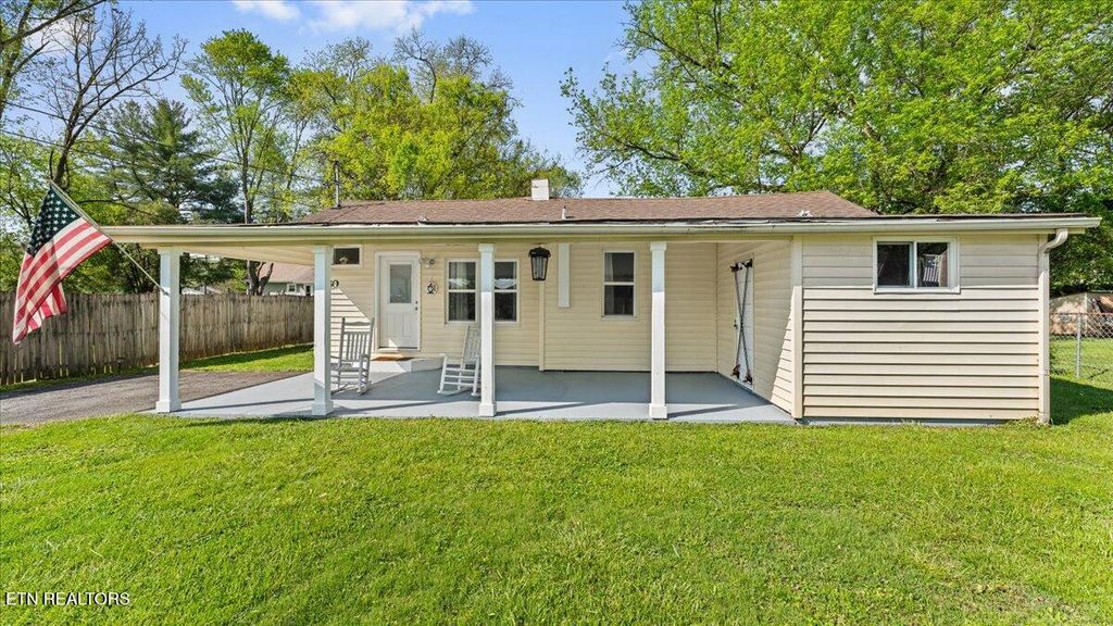 Photo of 330 Unaka St, Clinton, TN 37716 (MLS # 1297292)