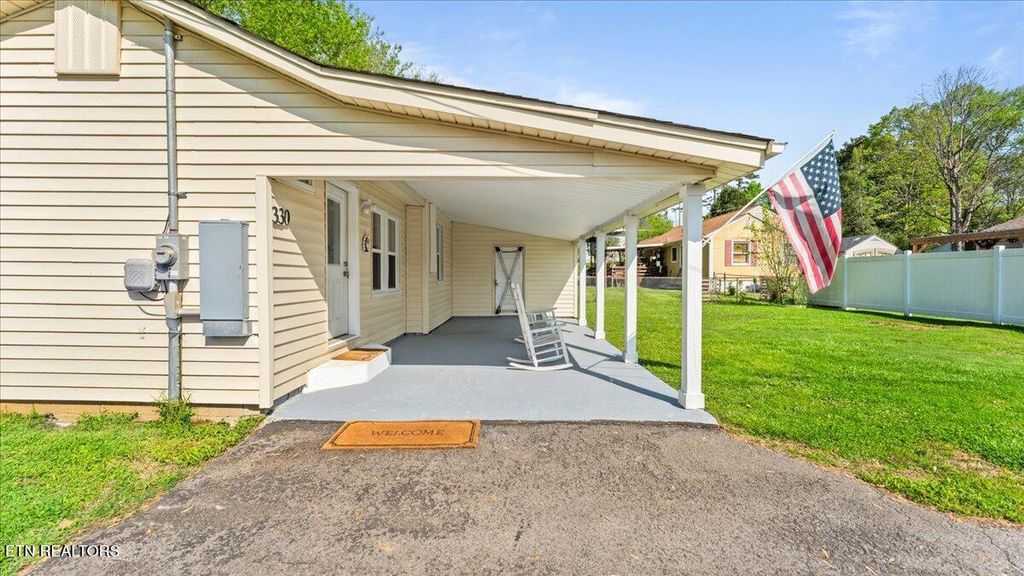 Photo of 330 Unaka St, Clinton, TN 37716 (MLS # 1297292)