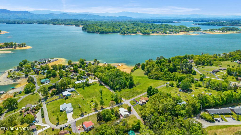 Photo of 720 Garrett Rd, Dandridge, TN 37725 (MLS # 1338230)