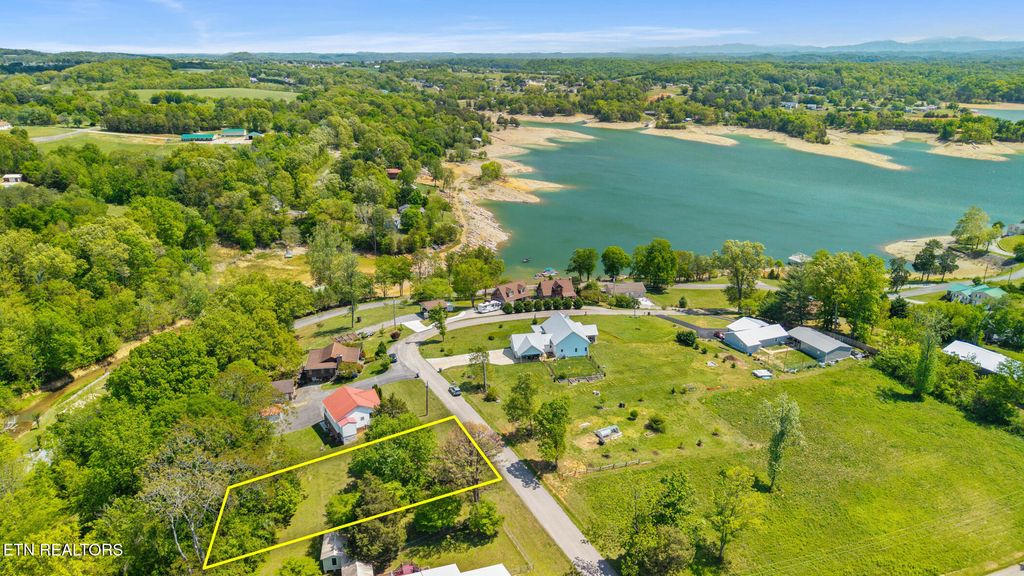 Photo of 720 Garrett Rd, Dandridge, TN 37725 (MLS # 1338230)