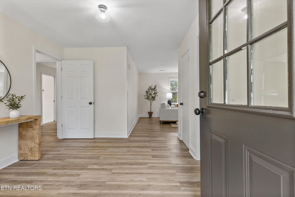 Photo of 812 Sunset Drive, Kingston, TN 37763 (MLS # 1301147)