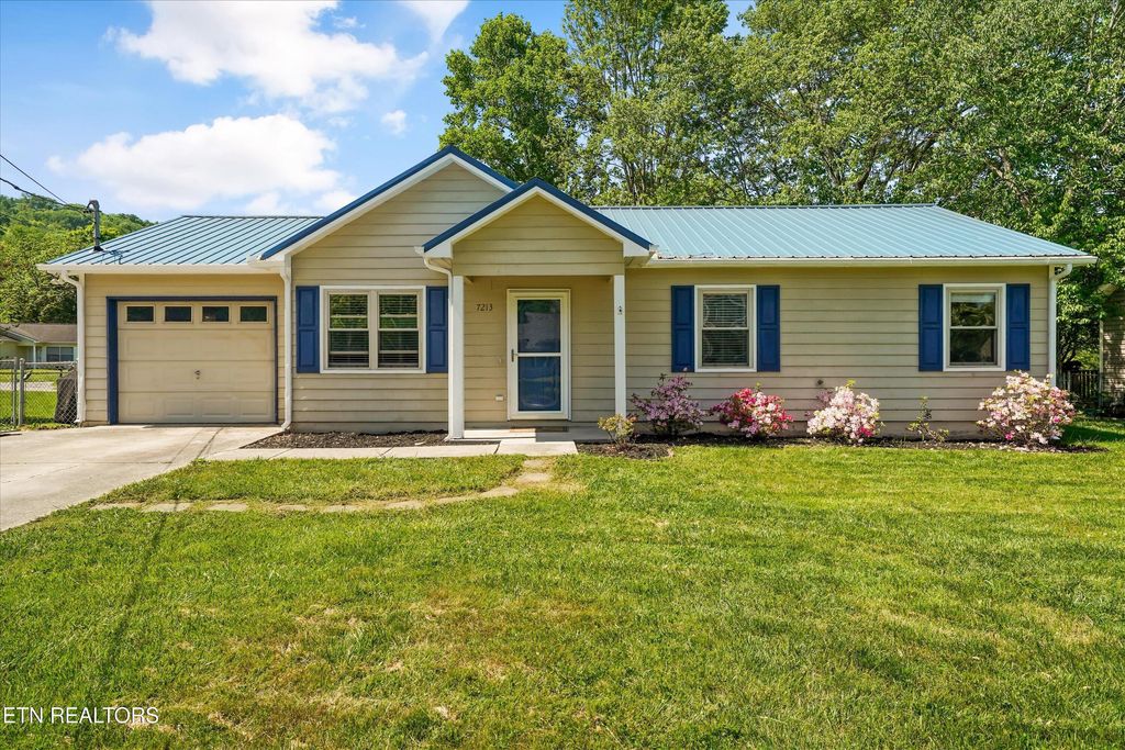 Photo of 7213 Ashford Glen Drive, Knoxville, TN 37918 (MLS # 1338029)