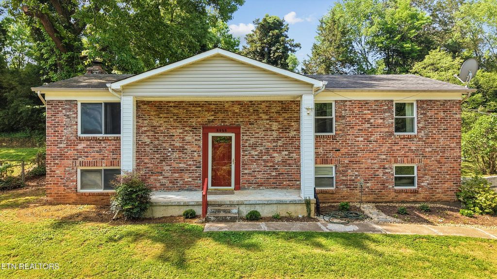 Photo of 8928 Farne Island Blvd, Knoxville, TN 37923 (MLS # 1338312)