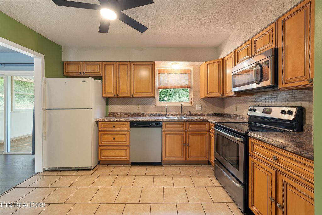 Photo of 8928 Farne Island Blvd, Knoxville, TN 37923 (MLS # 1338312)