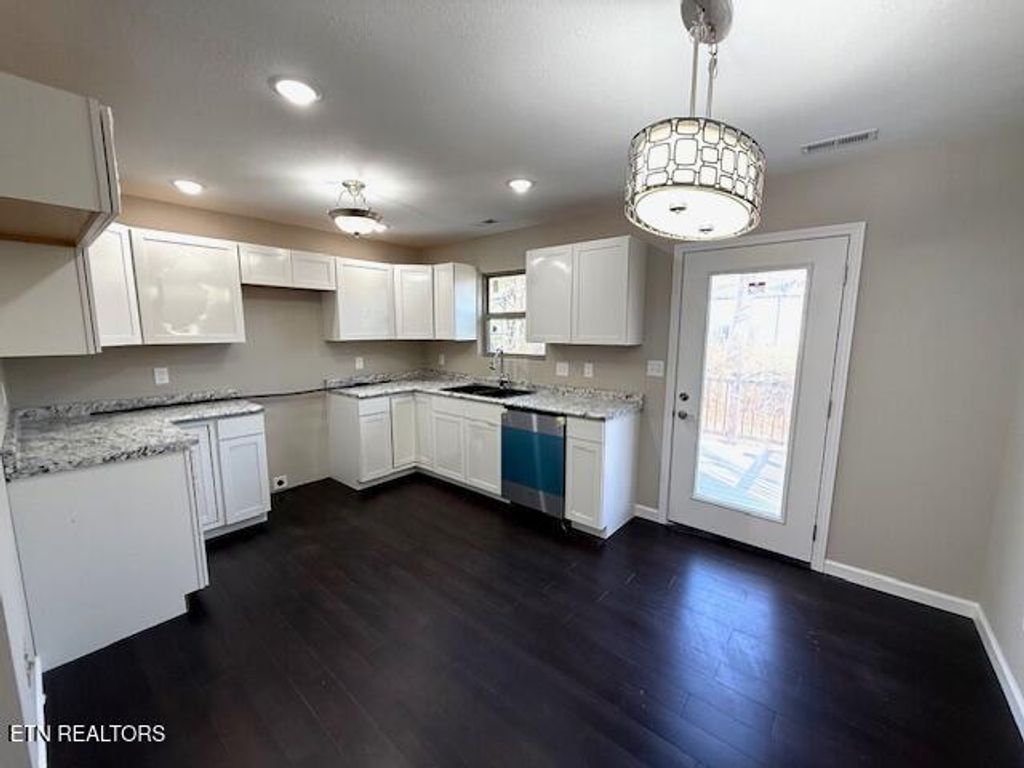 Photo of 501 Hillcrest St, Clinton, TN 37716 (MLS # 1323037)