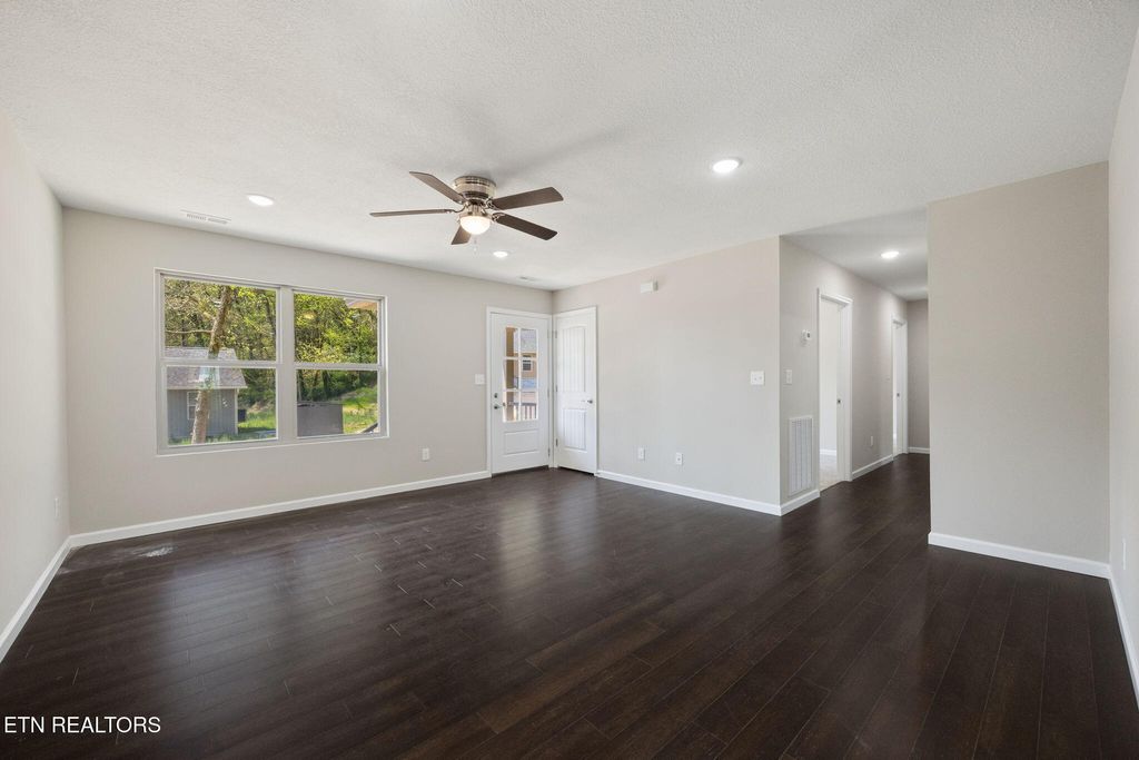 Photo of 501 Hillcrest St, Clinton, TN 37716 (MLS # 1323037)