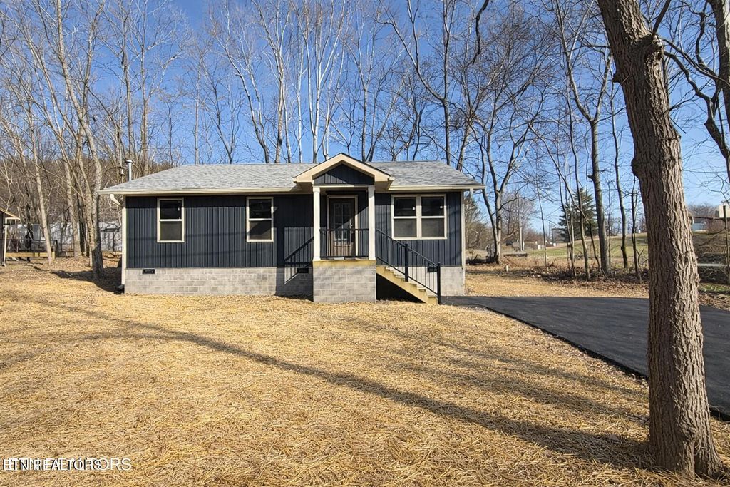 Photo of 501 Hillcrest St, Clinton, TN 37716 (MLS # 1323037)