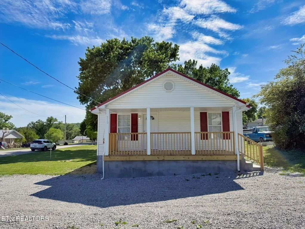 Photo of 510 S Cumberland Ave, LaFollette, TN 37766 (MLS # 1340951)
