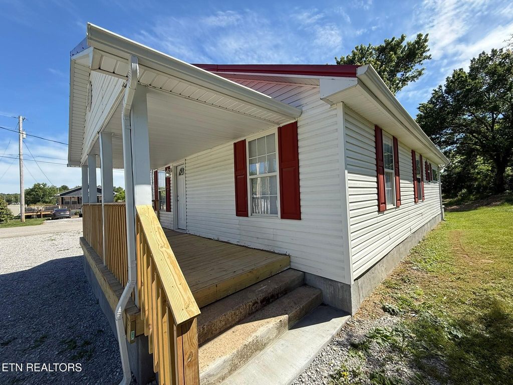 Photo of 510 S Cumberland Ave, LaFollette, TN 37766 (MLS # 1340951)