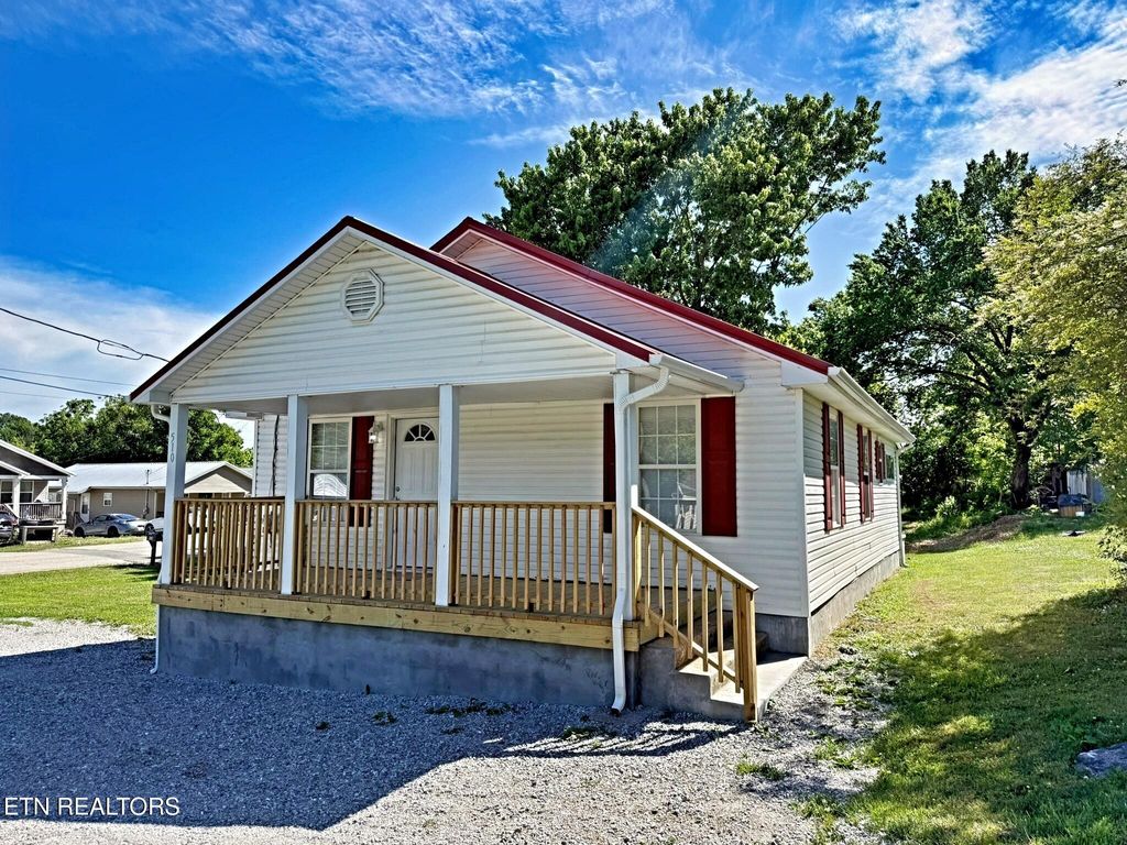 Photo of 510 S Cumberland Ave, LaFollette, TN 37766 (MLS # 1340951)