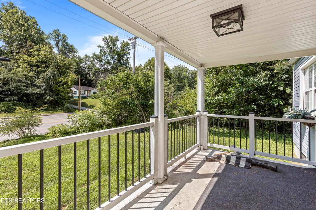 Photo of 632 W Tri County Blvd, Oliver Springs, TN 37840 (MLS # 1349082)