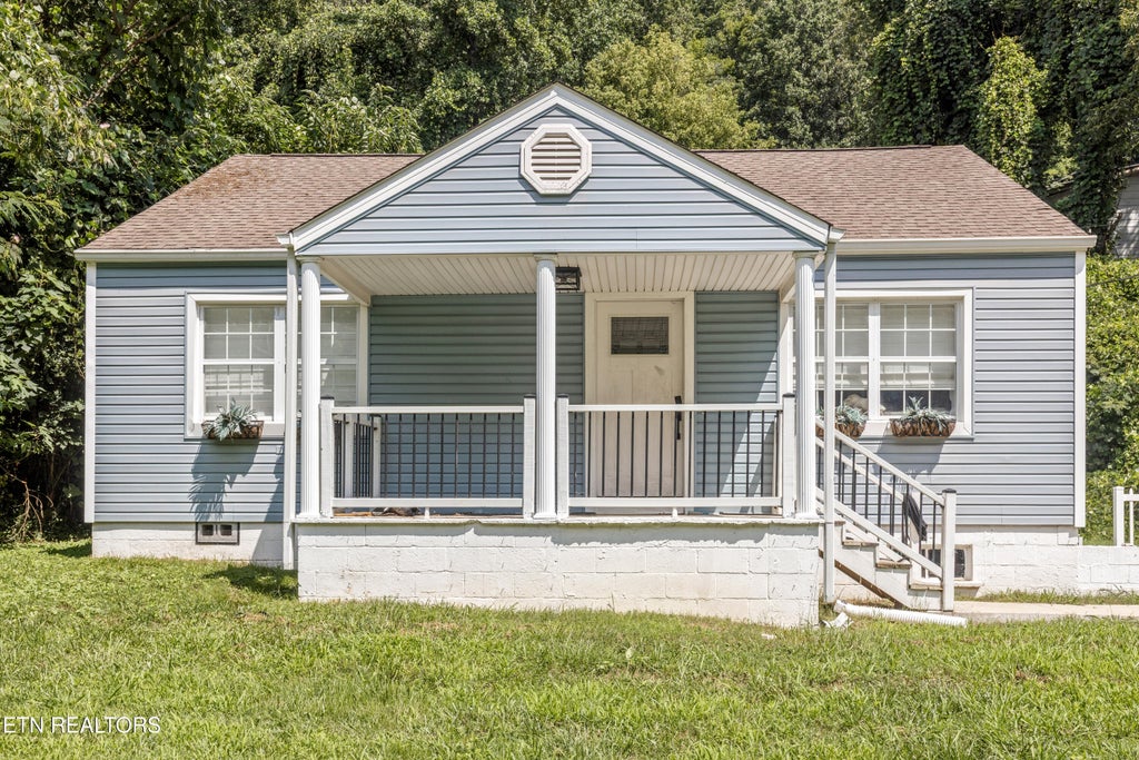 Photo of 632 W Tri County Blvd, Oliver Springs, TN 37840 (MLS # 1349082)
