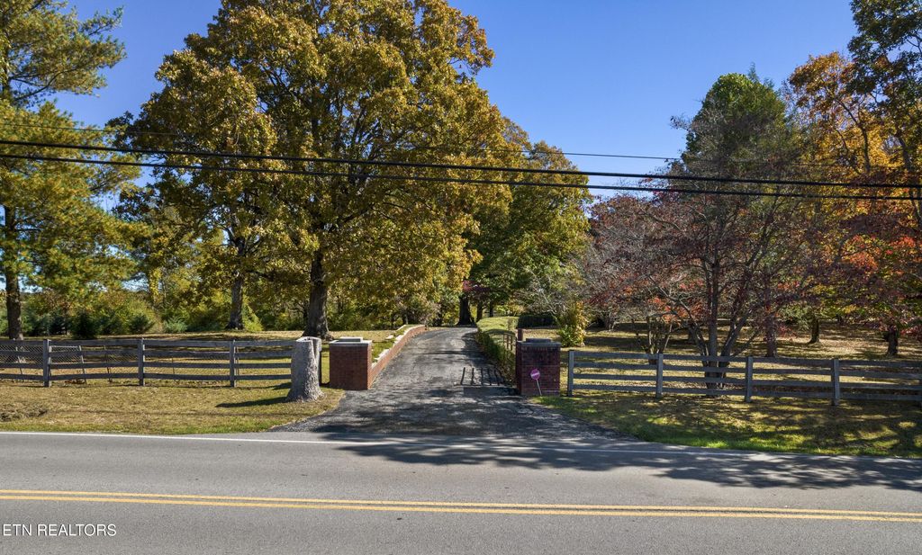 Photo of 1490 OLD JAMESTOWN Hwy, Crossville, TN 38555 (MLS # 1320315)