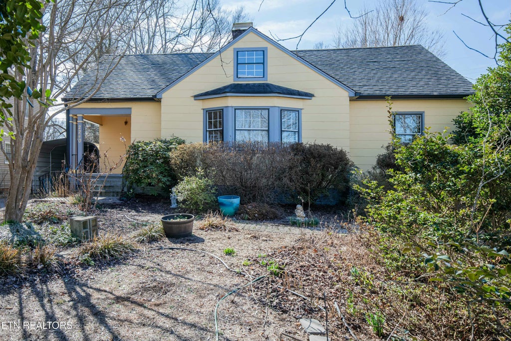 Photo of 2240 Maplewood Drive, Knoxville, TN 37920 (MLS # 1292354)