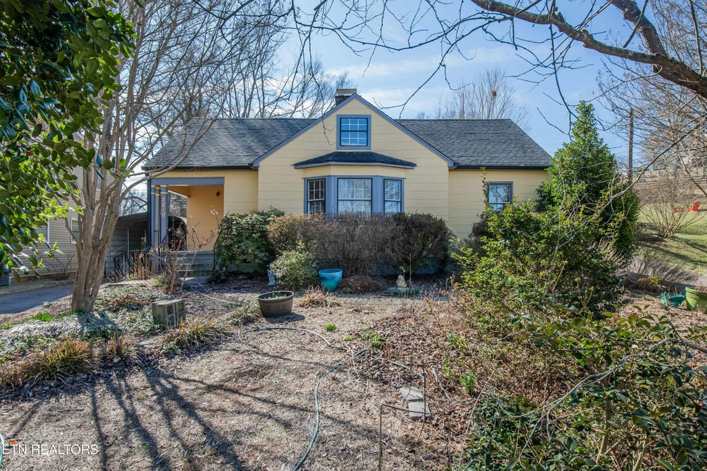 Photo of 2240 Maplewood Drive, Knoxville, TN 37920 (MLS # 1292354)