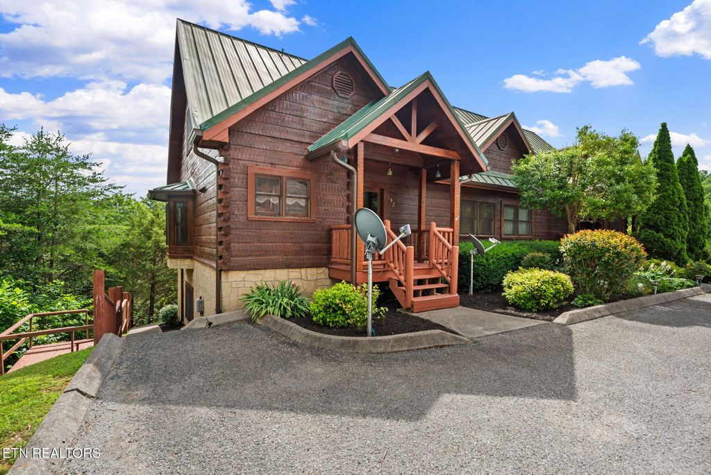 Photo of 152 Eagle Crest Ln, Tazewell, TN 37879 (MLS # 1304740)