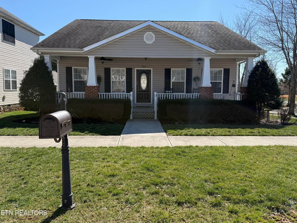 Photo of 702 Stratford Ave, Sweetwater, TN 37874 (MLS # 1330900)