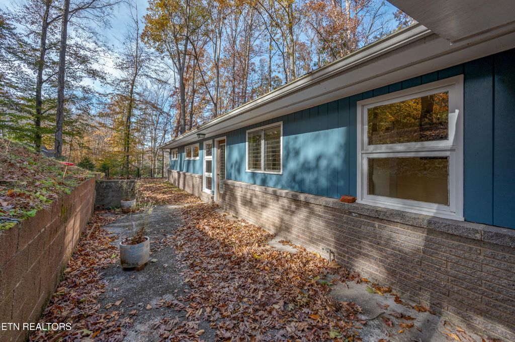 Photo of 821 Blockhouse Valley Rd, Clinton, TN 37716 (MLS # 1322124)