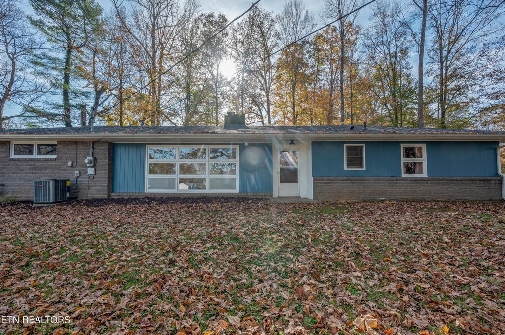 Photo of 821 Blockhouse Valley Rd, Clinton, TN 37716 (MLS # 1322124)