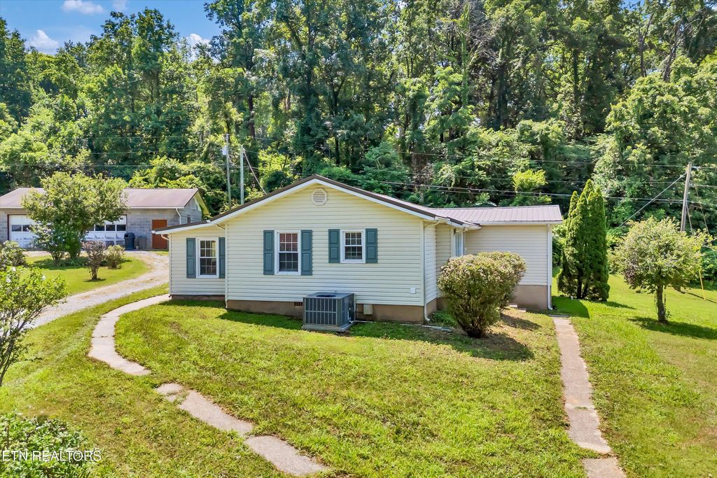 Photo of 921 Niles Ferry Rd, Greenback, TN 37742 (MLS # 1306470)