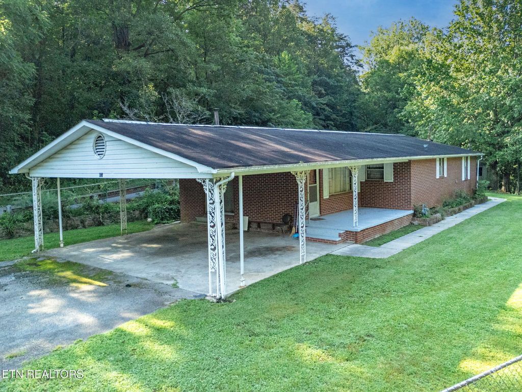 Photo of 813 Andys Ridge Rd, Rocky Top, TN 37769 (MLS # 1313001)