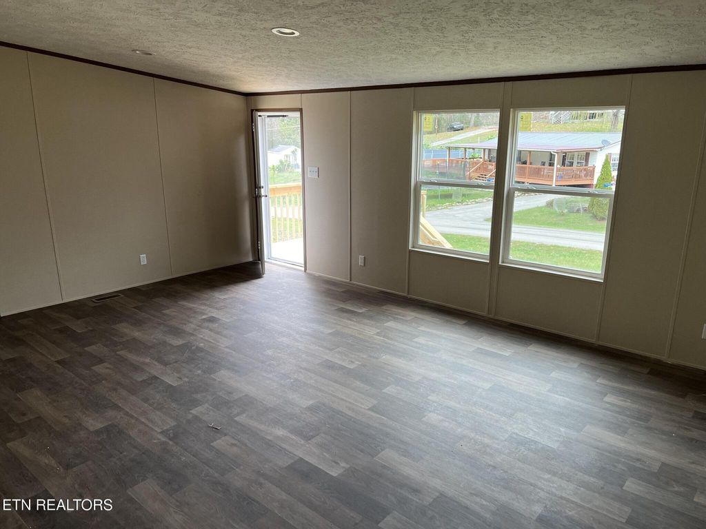 Photo of 136 Garfield St, Rockwood, TN 37854 (MLS # 1284825)