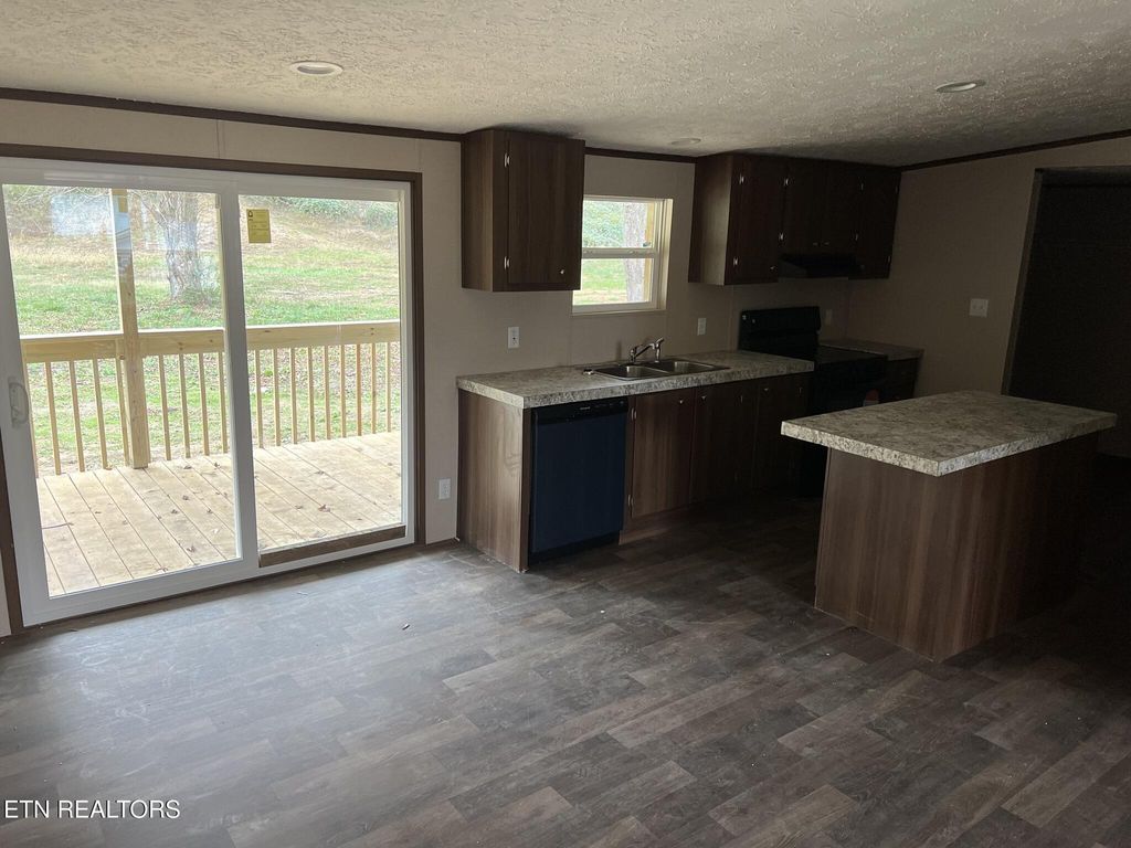 Photo of 136 Garfield St, Rockwood, TN 37854 (MLS # 1284825)