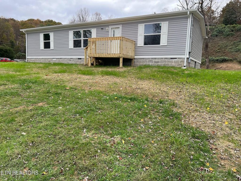 Photo of 136 Garfield St, Rockwood, TN 37854 (MLS # 1284825)