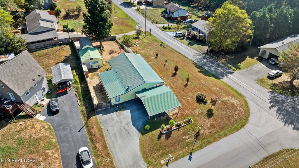 Photo of 4356 Wonderland Drive, Louisville, TN 37777 (MLS # 1288146)