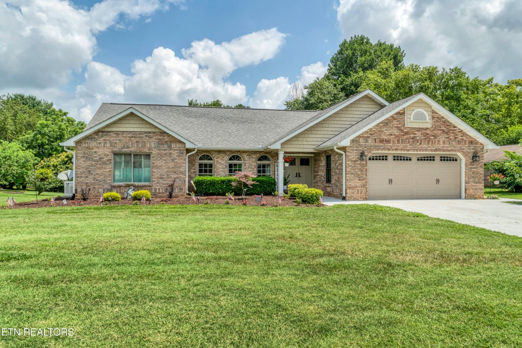 Photo of 1210 Edinburgh Drive, Maryville, TN 37803 (MLS # 1346777)