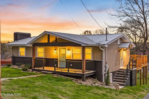 1704 S Forest Drive Knoxville TN 37920