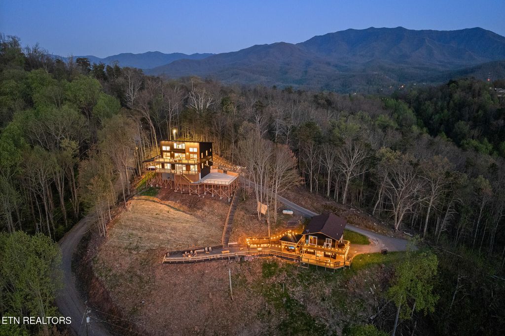 Photo of 738742 Smokerise Drive, Gatlinburg, TN 37738 (MLS # 1311659)