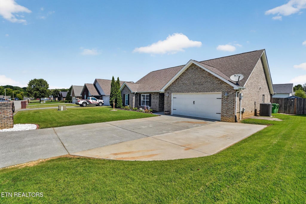 Photo of 1220 Bastogne Drive, Maryville, TN 37801 (MLS # 1353481)