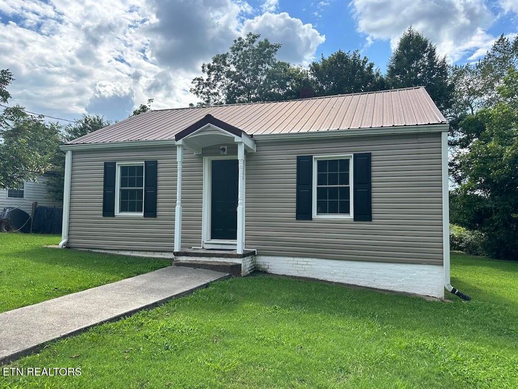 Photo of 156 Vine St, Madisonville, TN 37354 (MLS # 1307855)