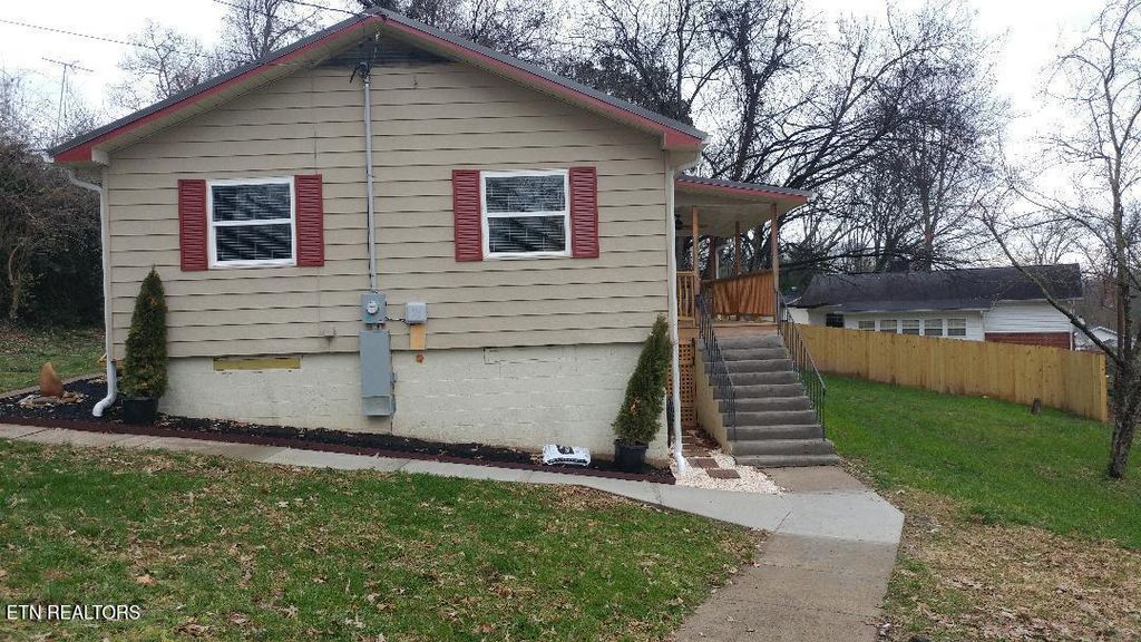 Photo of 618 Pennsylvania Ave, Oak Ridge, TN 37830 (MLS # 1323750)